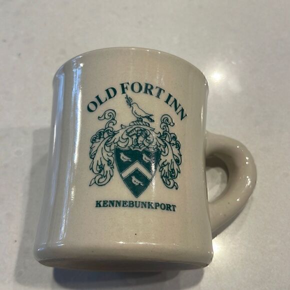 Old Fort Inn Kennebunkport, Massachusetts, vintage coffee cups, great piece. - Picture 1 of 5